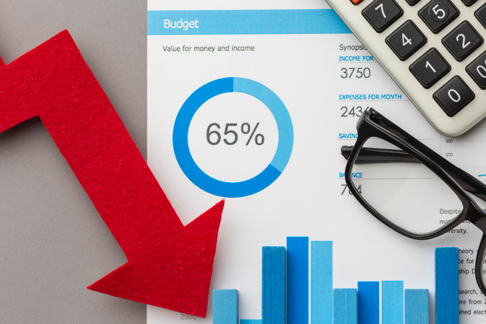 How does half-hourly data help reduce costs?